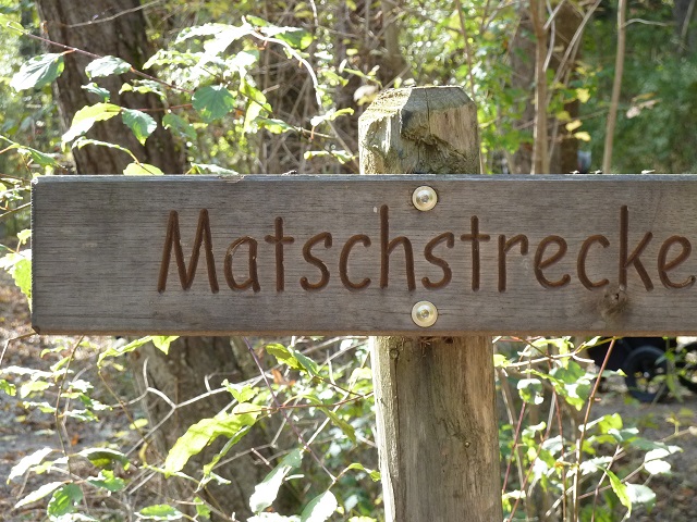 Auwaldpfad - Schild zur Matschstrecke