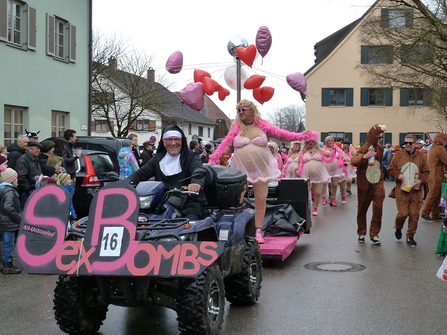 Faschingsumzug Obergünzburg - Sex Bomben