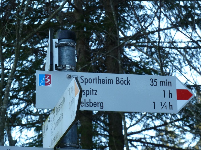 Wegweiser zum Sportheim Böck auf der Alpspitz