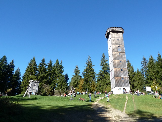 Schwarzer Grat in der Adelegg - Turm und Spielplatz