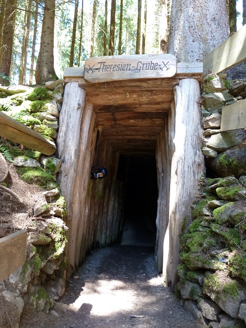 Eingang zur Theresien-Grube in den Erzgruben Burgberg 