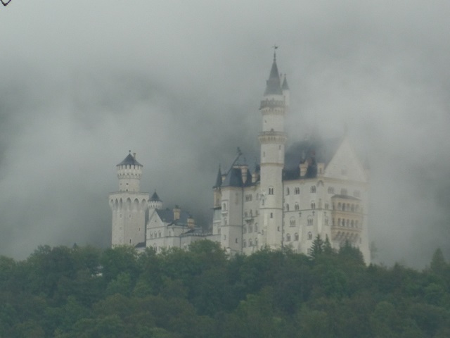 Schloss Neuschwanstein im Regen