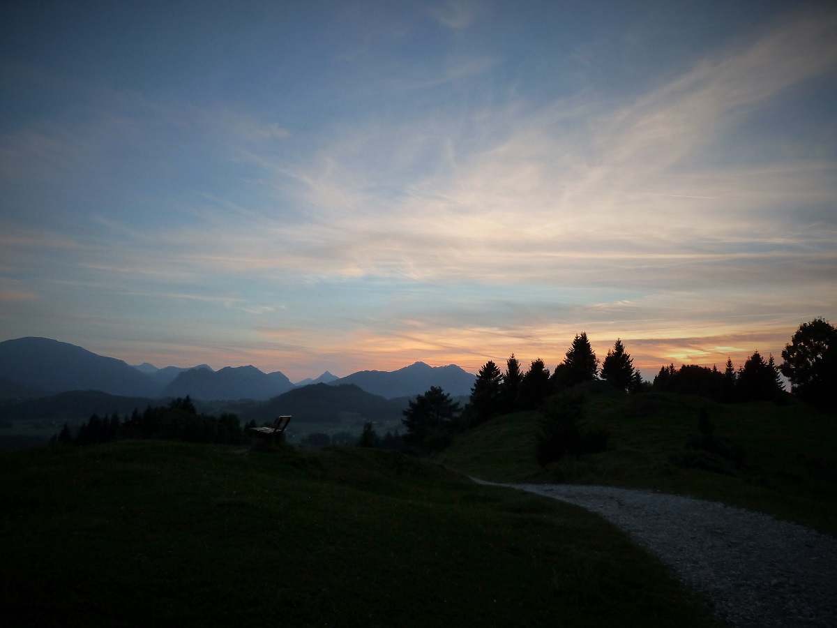 Abenddämmerung mit Bergpanorama, präsentiert für die schönsten Allgäu-Fotos 2016