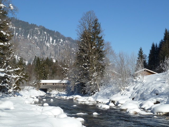 Die Breitach bei Tiefenbach im Winter