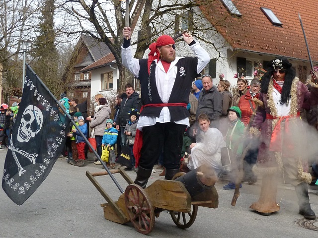 Faschingsumzug Obergünzburg 2017 - Piraten mit Kanone