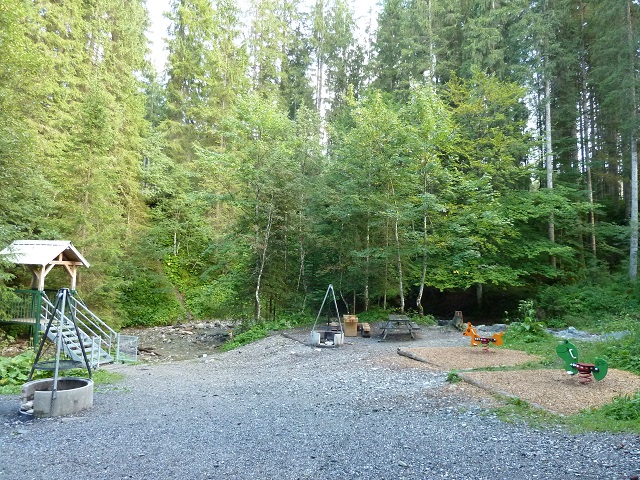 Waldspielplatz bei Wertach - Grillplätze, Wipptiere, Bach und Steg