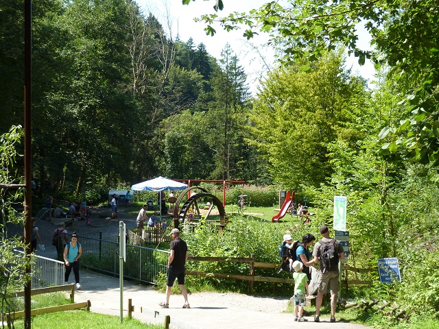 Wasserspielplatz an den Scheidegger Wasserfällen