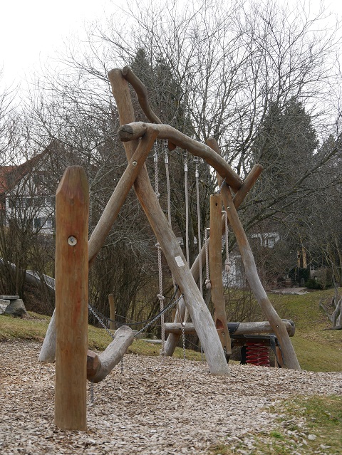 Klettergerüst am Spielplatz Bibertal in Wiggensbach