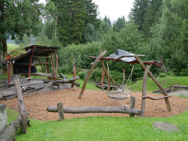 Neandertaler-Picknickplatz und Tellerschaukel in Jungholz