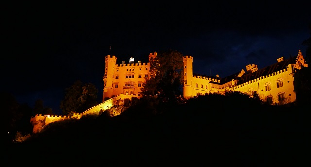 Schloss Hohenschwangau bei Nacht