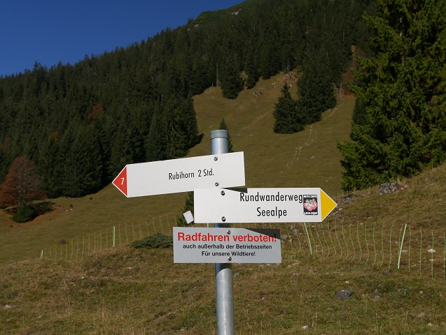 Wegweiser Rundwanderweg Seealpe am Nebelhorn