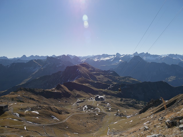 Abstieg vom Nebelhorngipfel zur Bergstation