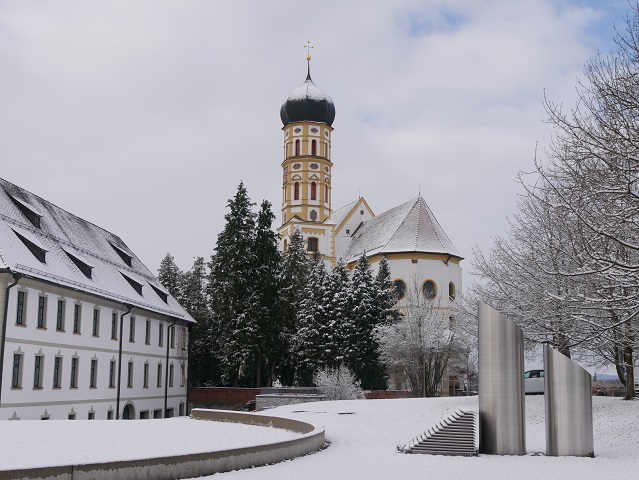 Marktoberdorf - Schloss und Kirche St Martin im Winter