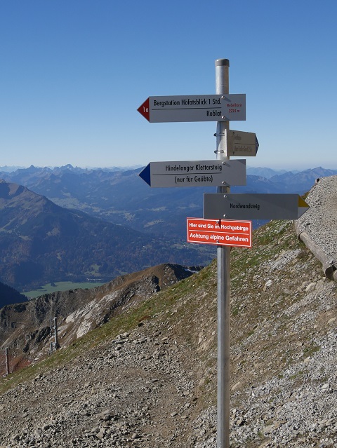 Orientierung bei der Nebelhorn-Wanderung - Wegweiser