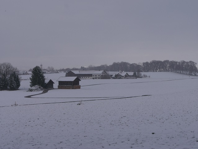 Blick von Südosten auf Marktoberdorf im Schneetreiben