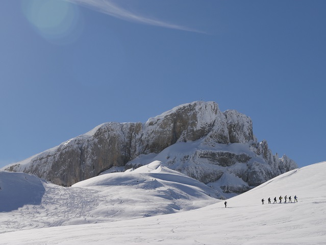 Schneeschuhwanderer vor dem Gipfel des Hohen Ifen