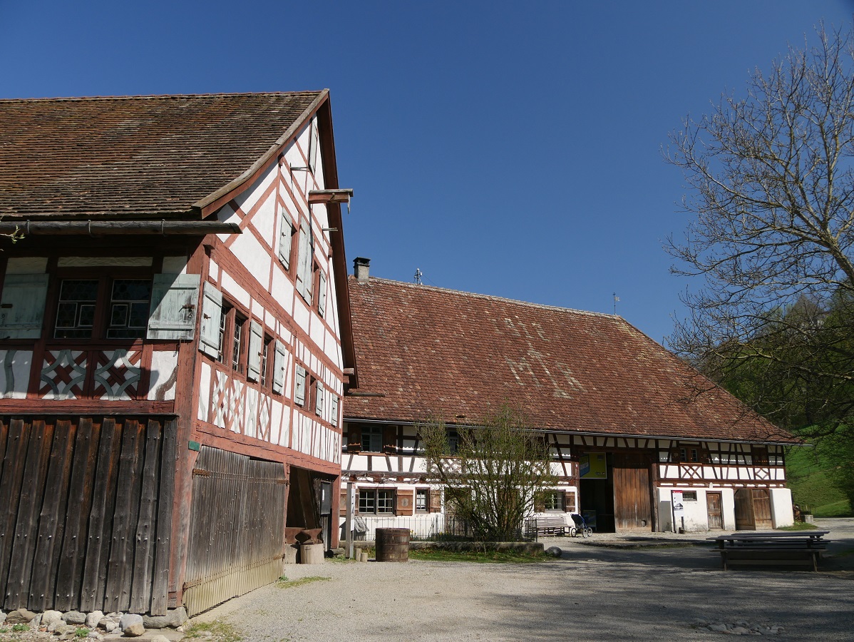 im Bauernhaus-Museum Wolfegg - ein Wohnspeicher und ein alter Hof