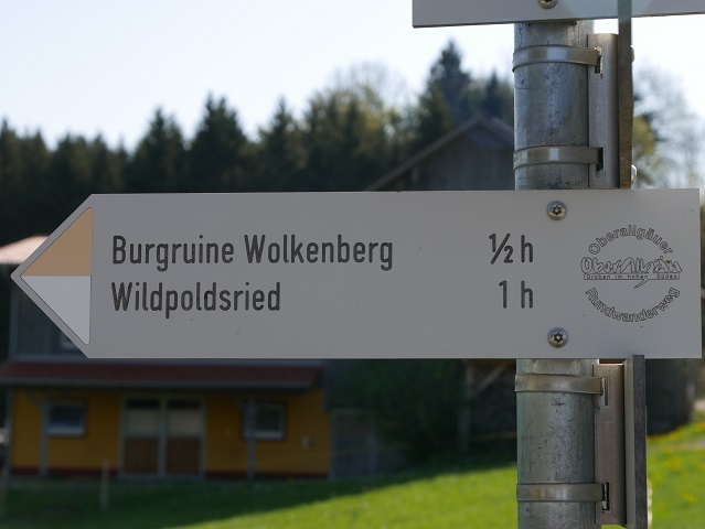 Wegweiser zur Burgruine Wolkenberg