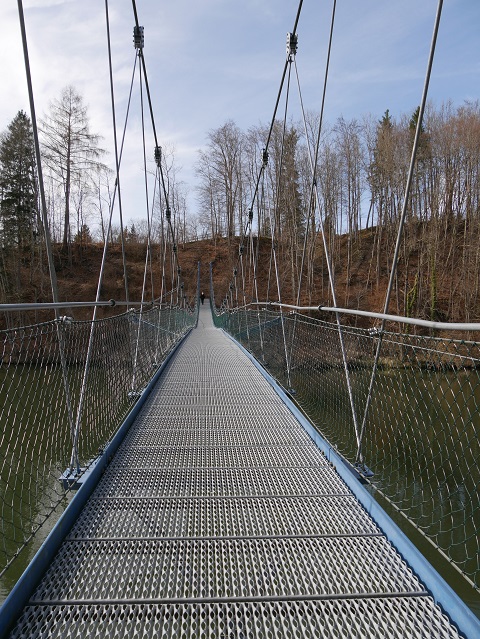 die Iller-Hängebrücke bei Altusried