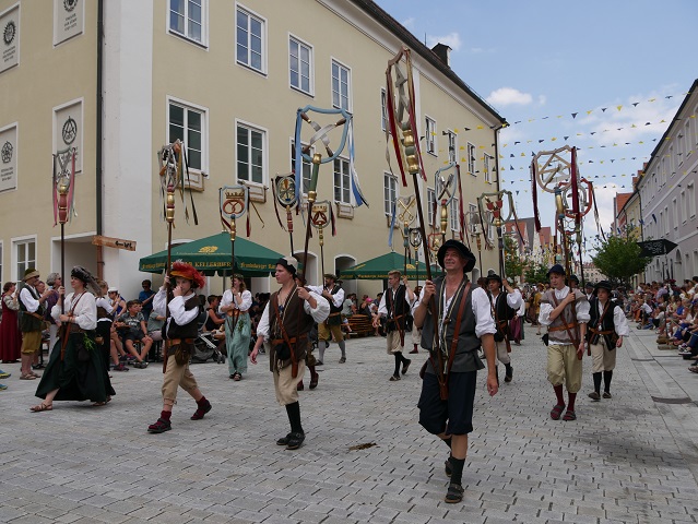 Die Zünfte auf dem Festumzug beim Frundsbergfest Mindelheim 2018