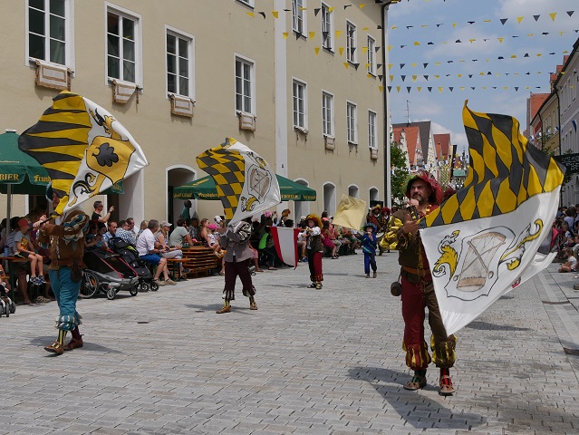 Fahnenschwinger der Herzöge von Teck auf dem Frundsbergfest 2018