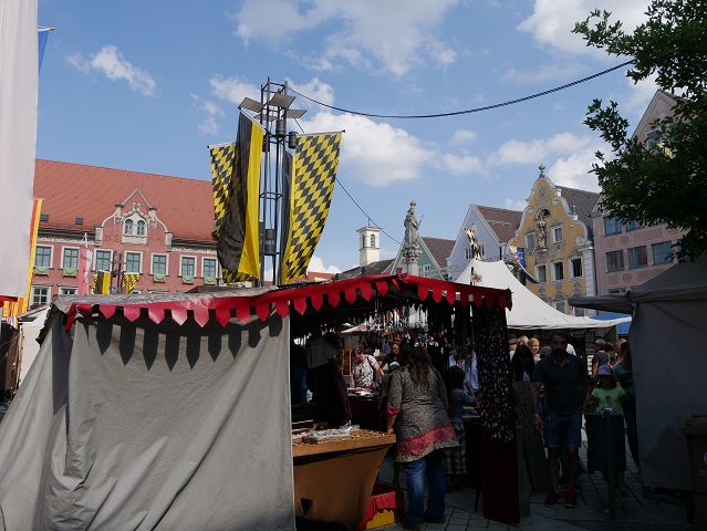Markttreiben auf dem Frundsbergfest 2018