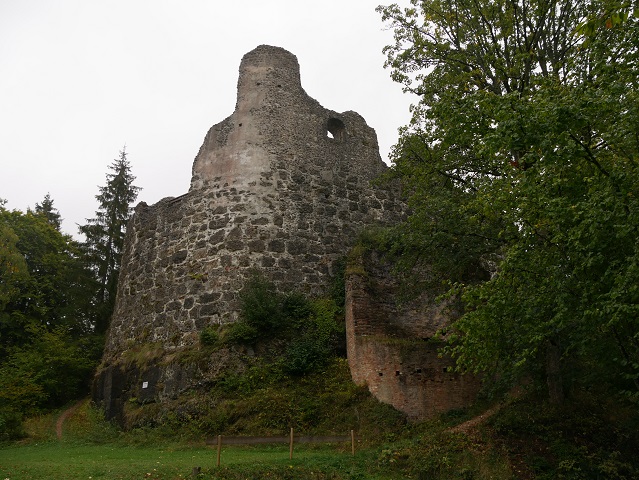 Ansicht der Ruine Alttrauchburg von der Georgskapelle aus