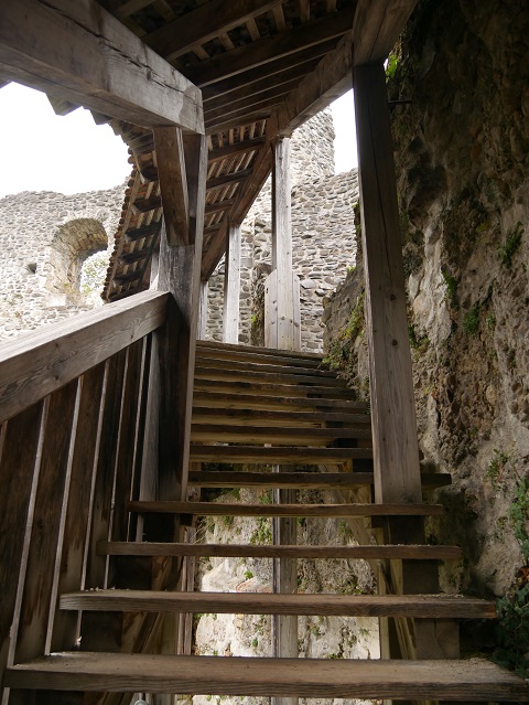 Treppe in der Ruine Alttrauchburg