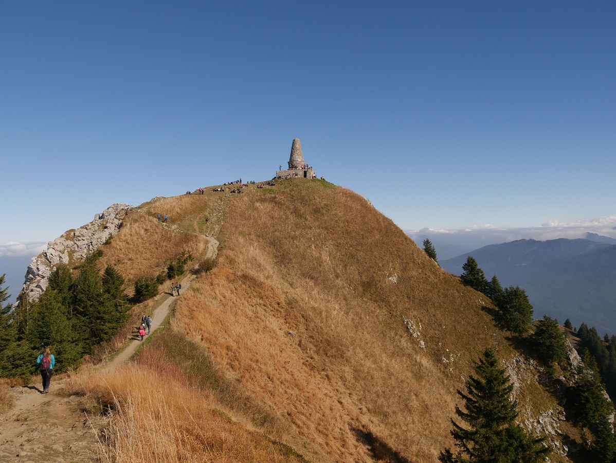 Das Jägerdenkmal auf dem Gipfel des Grünten im Allgäu