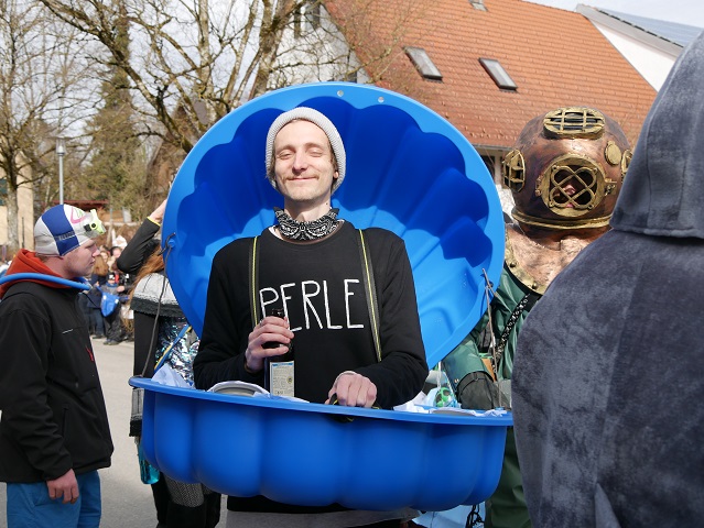 Faschingsumzug Obergünzburg 2019 - Perle in blauer Muschel
