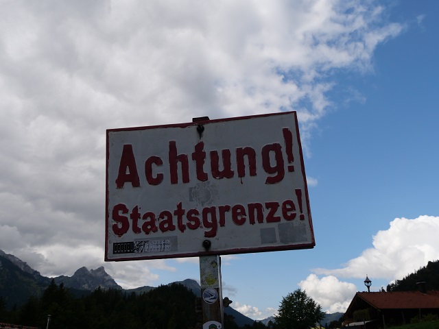 Achtung! Staatsgrenze!