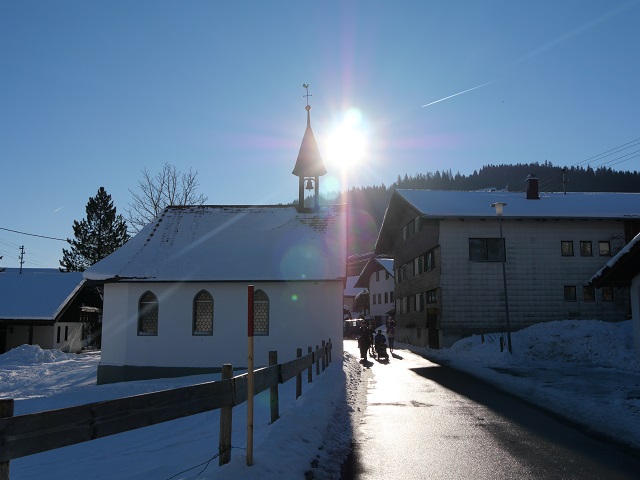 die Kapelle in Aigis im Winter