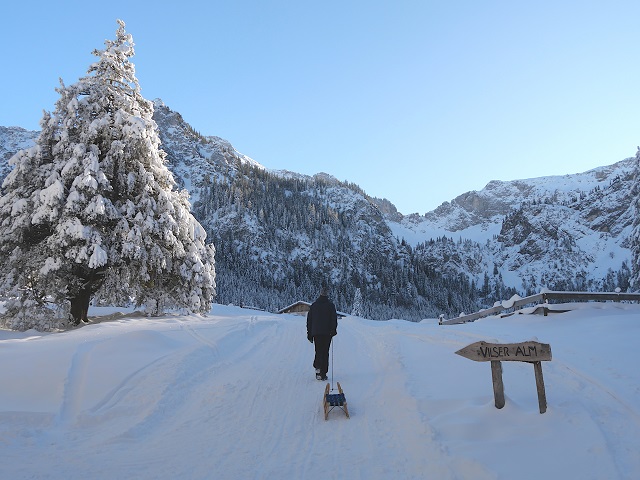 Auf der Rodelpiste zur Vilser Alm