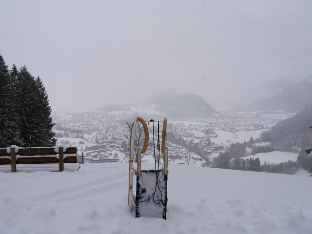 Blick auf Pfronten im Schneetreiben