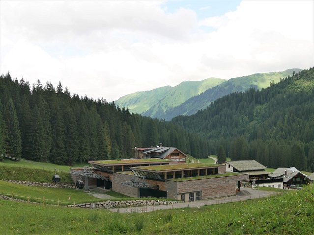 Blick auf die Ifenbahn-Talstation im Kleinwalsertal