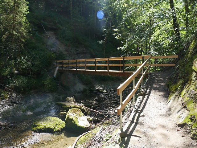 Holzbrücke über den Hausbach