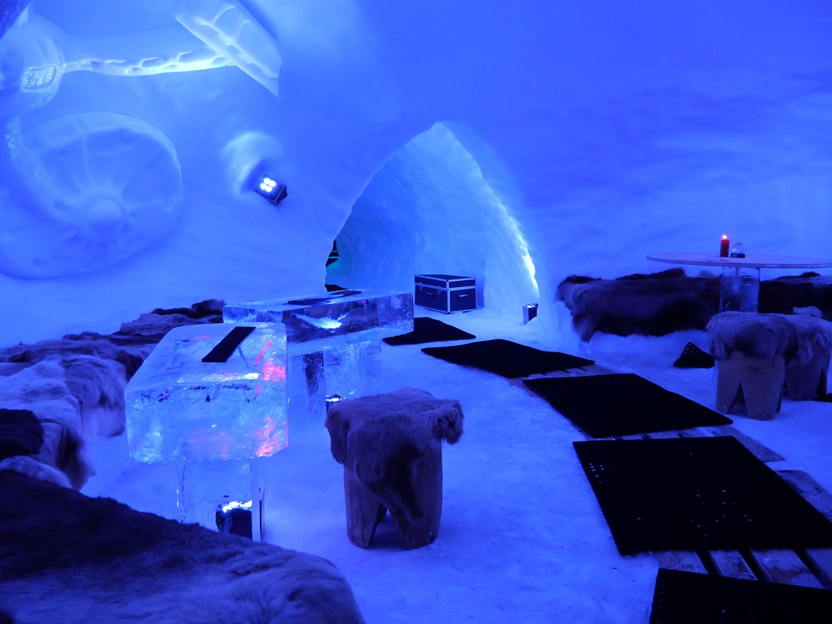 Chill-out-Area in der Iglu Lodge auf dem Nebelhorn