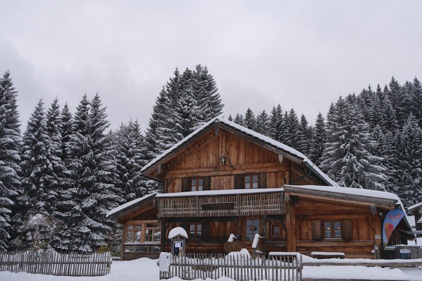 Die Gundhütte bei Pfronten im Winter