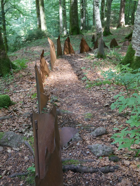 Schlafender Drache am Sagenweg Obermaislstein