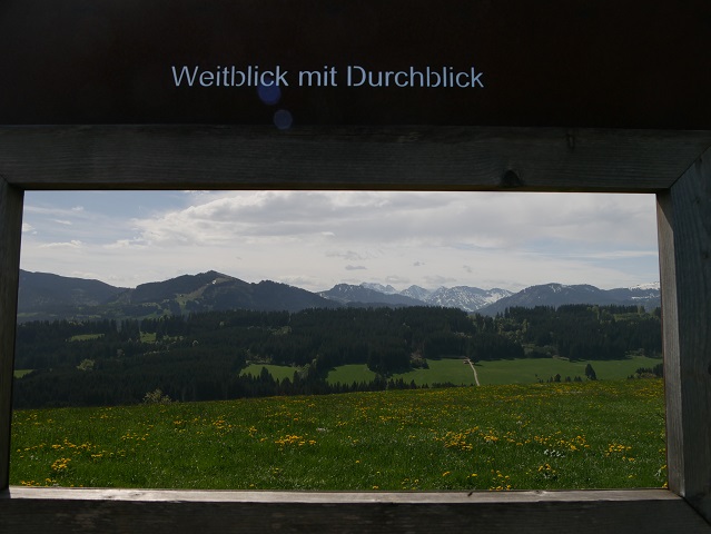 Durchblick am Panoramaweg Oy-Mittelberg