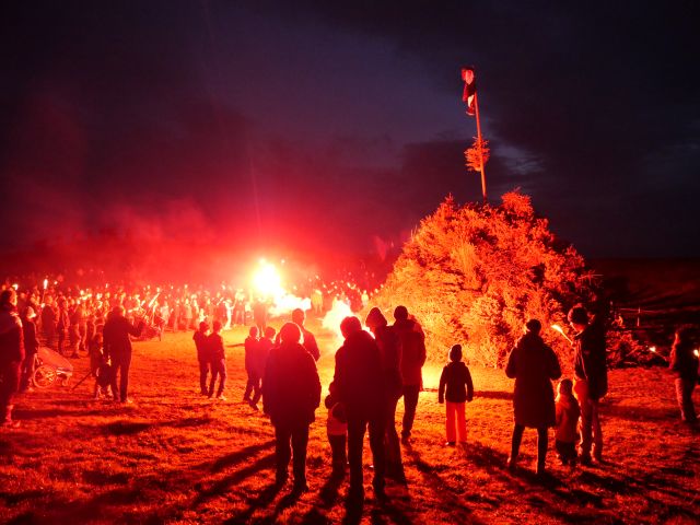 Entzünden des Funkenfeuers in Börwang