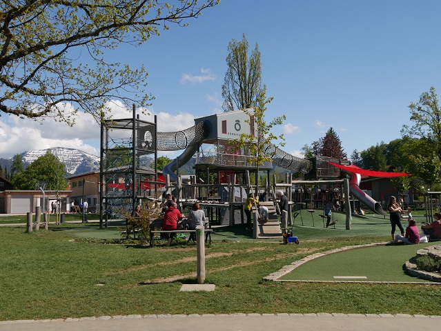 Klettertürme auf dem Erlebnisspielplatz Oberstaufen