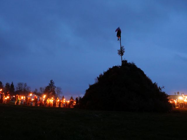 Funken-Holzstoß mit Funkahex