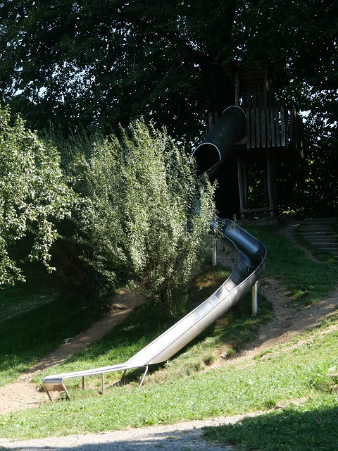 Große Rutsche auf dem Piratenspielplatz in Immenstadt-Bühl