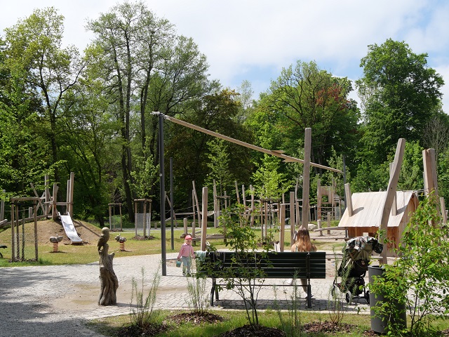 Großer Spielplatz im Jordanpark Kaufbeuren