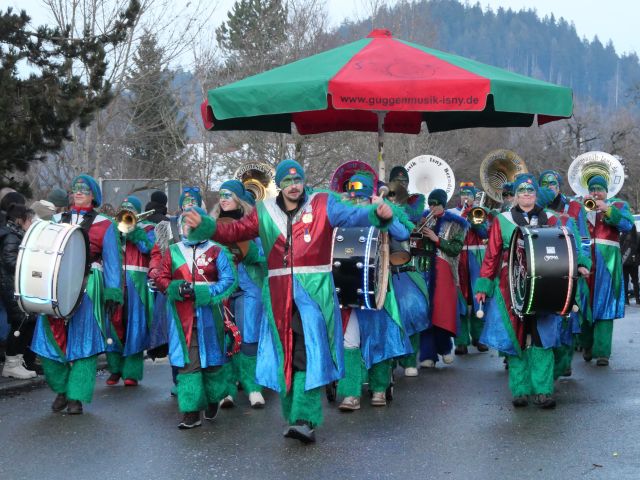 Guggenmusis Isny auf dem Dämmersprung in Grünenbach.