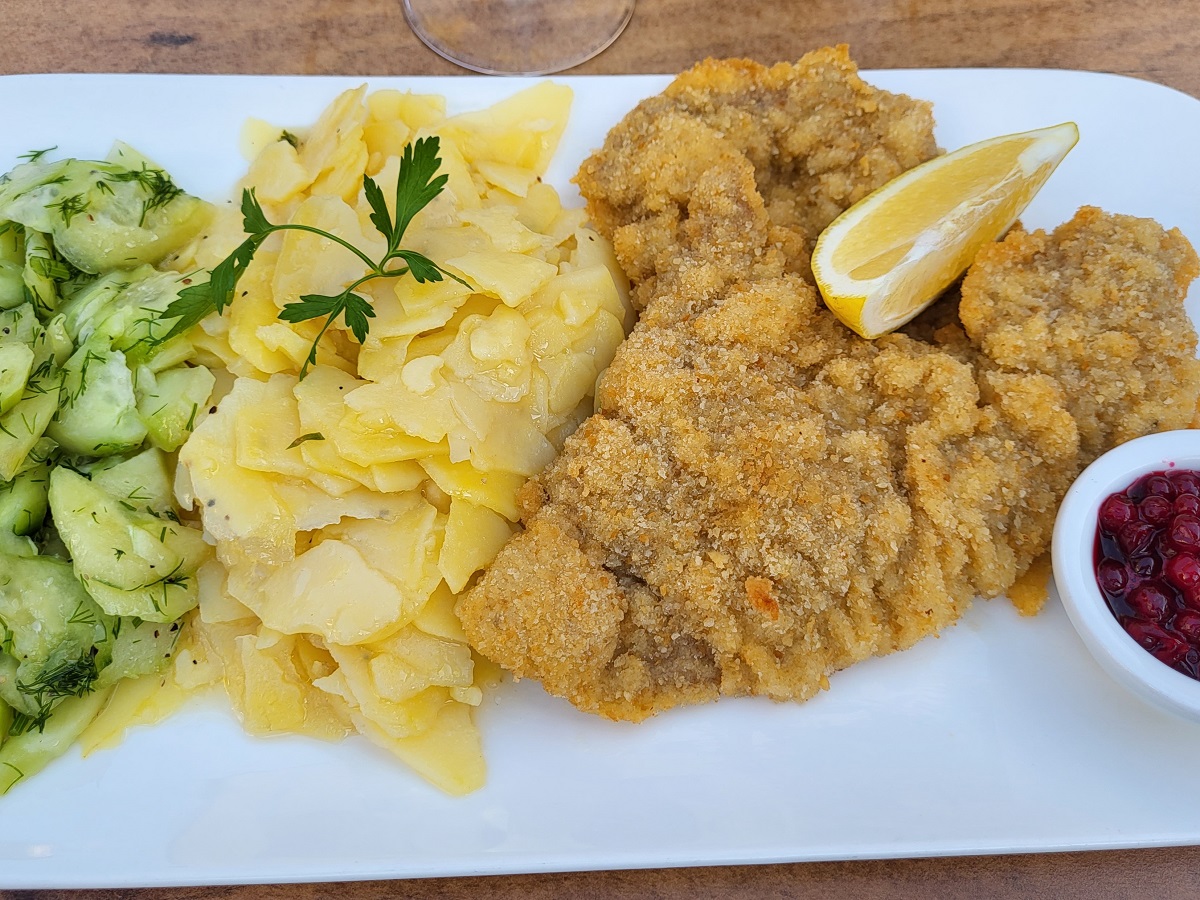 Gut essen in Kempten - Wiener Schnitzel in der Weinstube Hensler