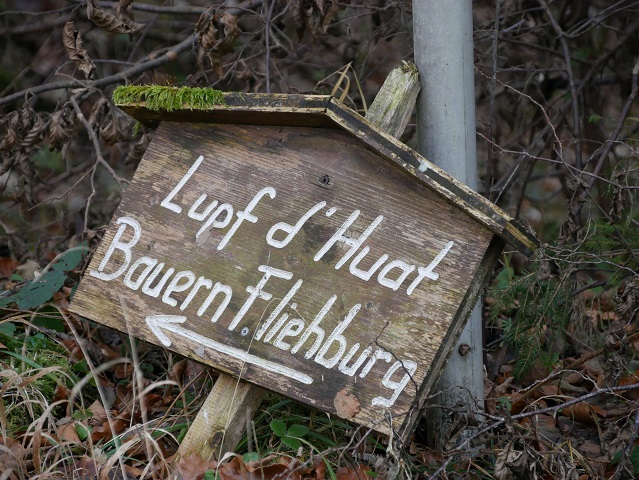 Wegweiser zur Bauernfliehburg bei Aitrang