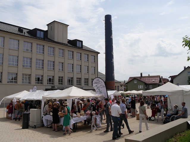 Hutmarkt vor dem Deutschen Hutmuseum in Lindenberg