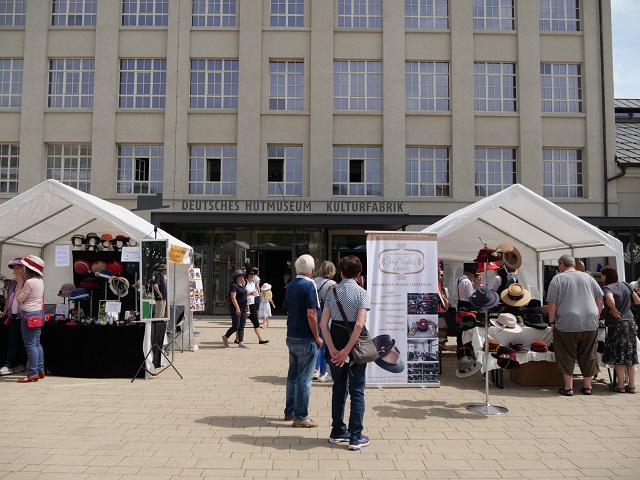 Hutmarkt vor dem Deutschen Hutmuseum